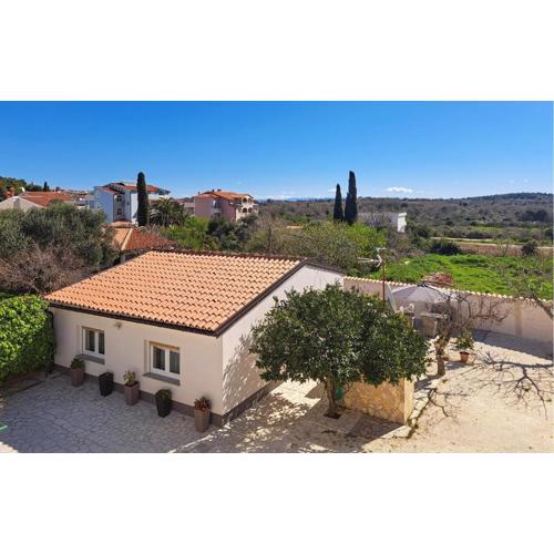 Amazing Home In Medulin With Kitchen