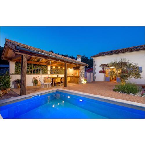 Amazing Home In Mucici With Kitchen