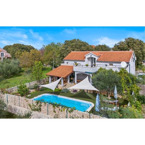 Amazing Home In Oklaj With Wifi
