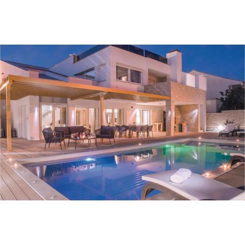 Amazing Home In Pirovac With Jacuzzi