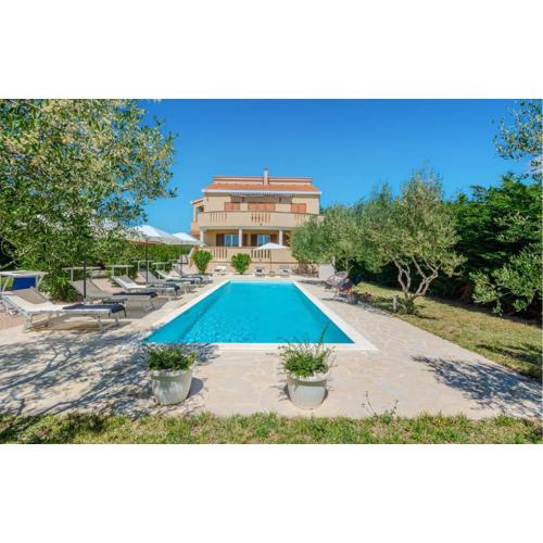 Amazing Home In Polaca With Wifi