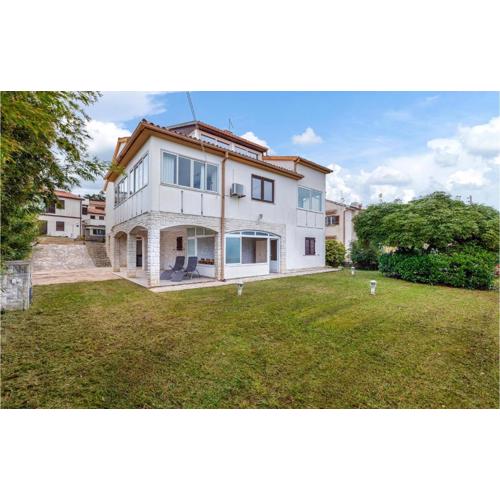 Amazing Home In Premantura With Wifi