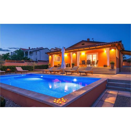 Amazing Home In Pula With Kitchen