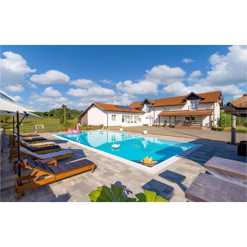 Amazing Home In Slunj With Wifi