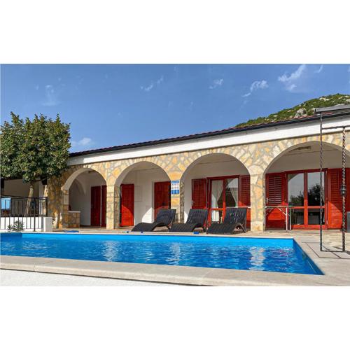 Amazing Home In Starigrad With Wifi