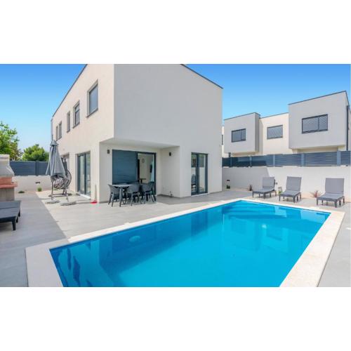 Amazing Home In Vrsi With Wifi