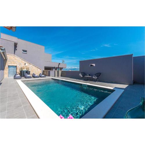 Amazing Home In Zagrad