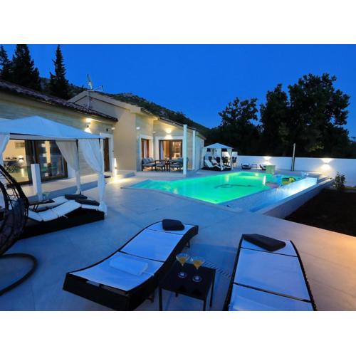 Amazing villa with pool
