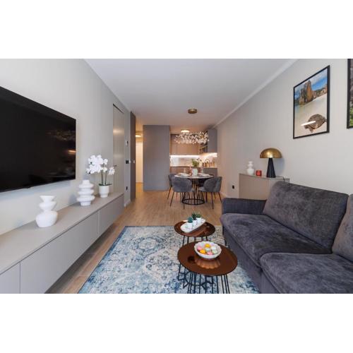 Amores Luxury Suite by Belmont Realty