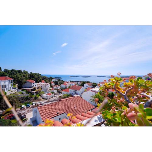 Ana del Sol - ZF Hvar