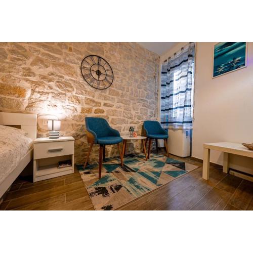Ana Stylish Suite in old town