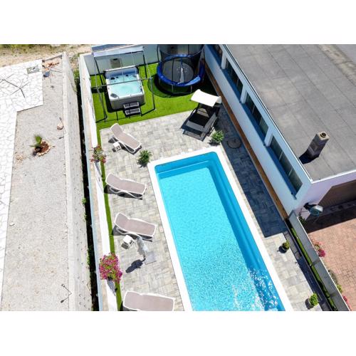 ANAI Serenity apartment , private heated pool and Hot Tub