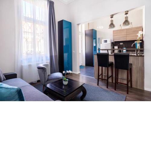 Andrassy Garden Apartment in Center