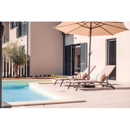 Andrea Deluxe Apartment with Pool