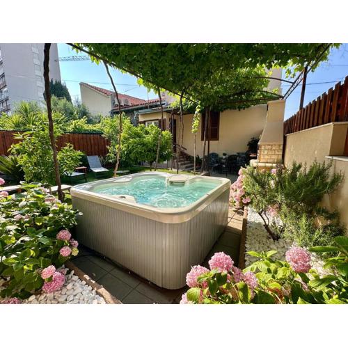 Antique Garden Villa