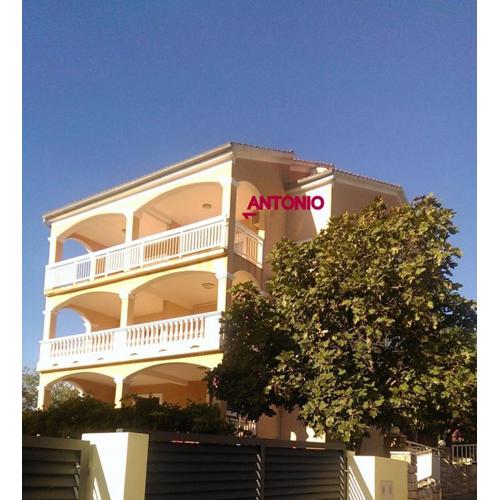 Antonio Apartments