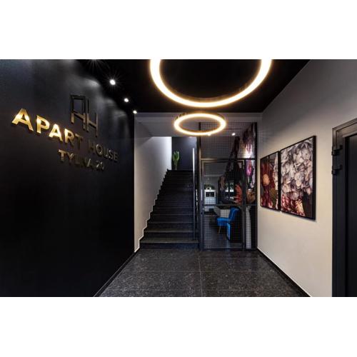 Apart House, Tylna 20