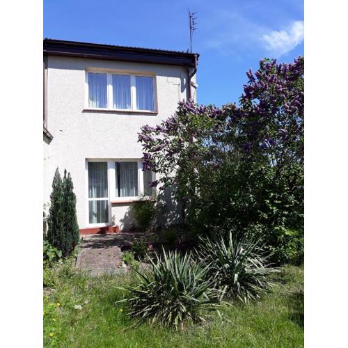 Apartament – 3 pokojowe dwupoziomowe mieszkanie z ogrodem