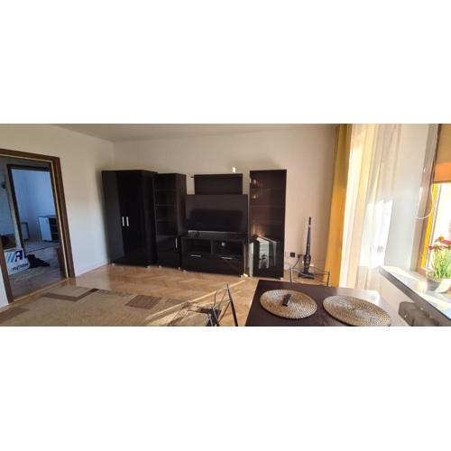 Apartament 3 pokoje 8-go maja
