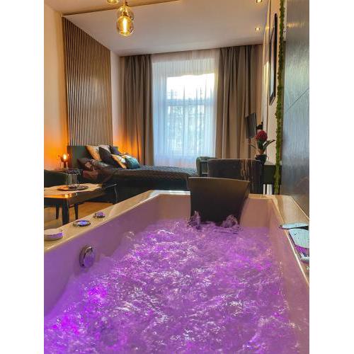 Apartament czarny z jacuzzi