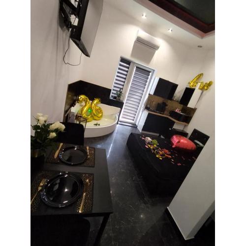 Apartament Czarny z Jacuzzi