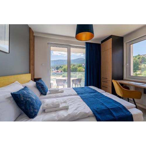 Apartament Golden Hour z widokiem na Śnieżkę, 2 sypialnie, klimatyzacja, obok aquaparku, blisko do Wang by Apartamenty w Karkonoszach