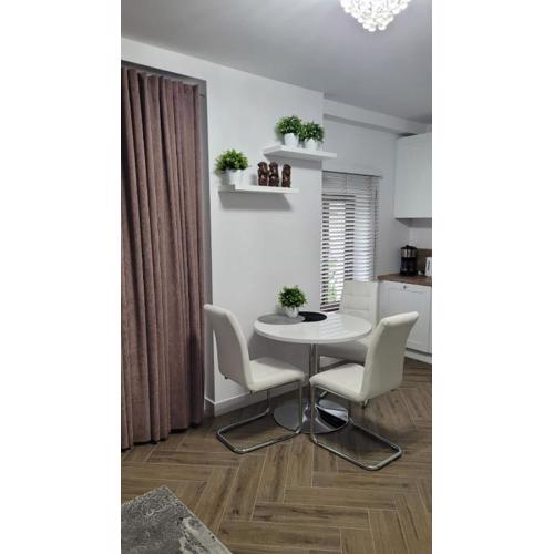 APARTAMENT JARACZA 28/14