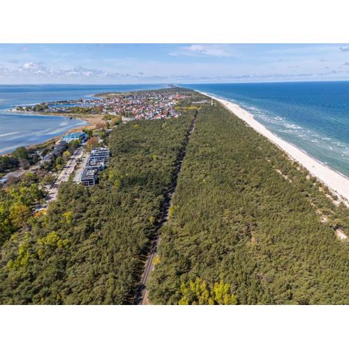 Apartament Leśny Ogród - kompleks Wydma & Las - 200 m do Morza, widok na sosnowy las, leśny ogród o pow 160 m2, bezpłatny parking, faktura VAT, ochrona, plac zabaw, boisko wielofunkcyjne