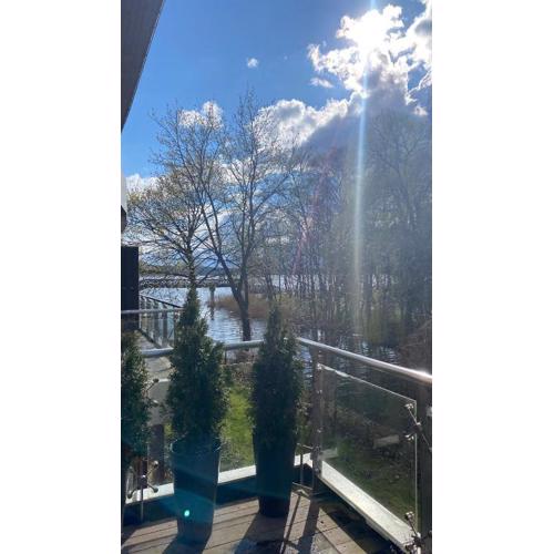 Apartament nad jeziorem Drwęckim z dużym tarasem