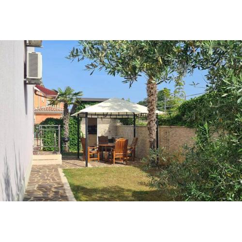 Apartament REMCA w/ private yard + PARKING