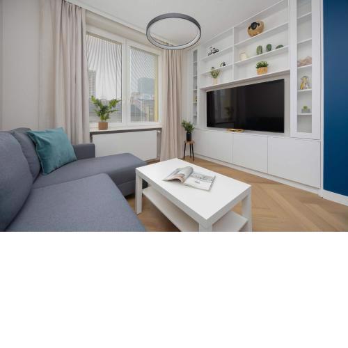 Apartament w Sercu Warszawy Biurko do Pracy Zdalnej by Noclegi Renters