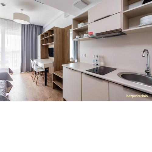Apartament w Warszawie dedykowany parking podziemny w cenie, WiFi, blisko centrum New apartment in Warsaw finished to a high specification fitted out to a high standard on the 7th floor, WiFi, underground parking price included