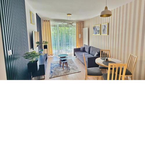 Apartament Whiteblue Kołobrzeg z dużym ogródkiem - 100 m od plaży! Whiteblue Kolberg Apartment mit großem Garten - 100 m vom Strand entfernt! Whiteblue Kołobrzeg Apartmán s velkou zahradou - 100 m od pláže!