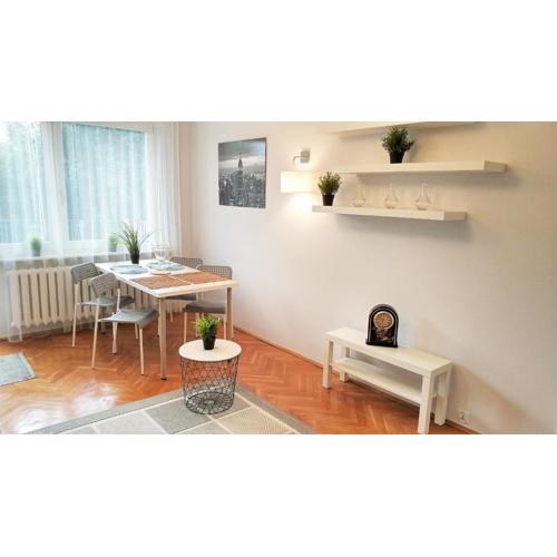 Apartament Wiosenny 52m2 Kłodzko - Osobne Sypialnie, Wśród Drzew, Balkon, Spokój