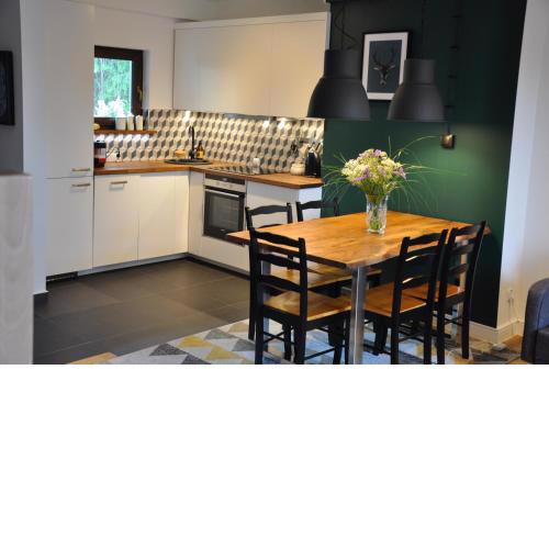 Apartament Wokół Stołu