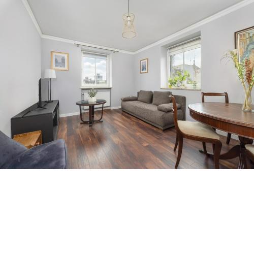 Apartament z 2 Sypialniami i Oddzielną Kuchnią w Centrum Wrocławia na 4 Piętrze by Noclegi Renters