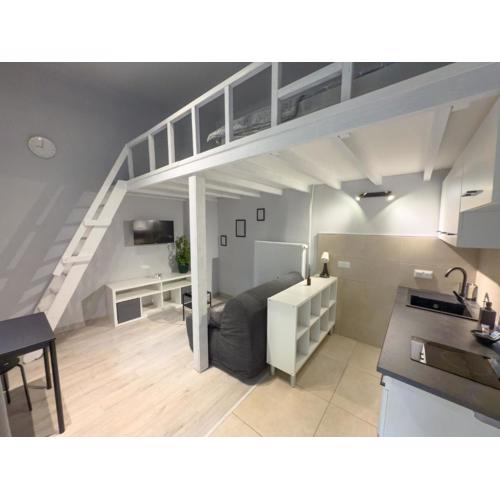 Apartament z Antresolą i Prywatnym Patio
