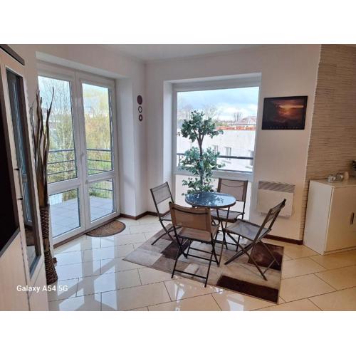 Apartament z basenem do 8 miejsc noclegowych