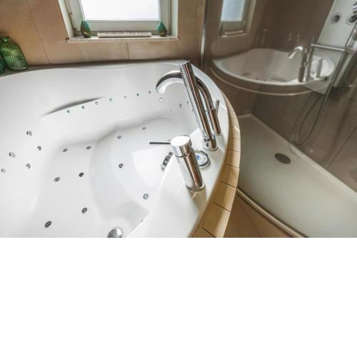 Apartament z Jacuzzi Parking Balkon 2 sypialnie
