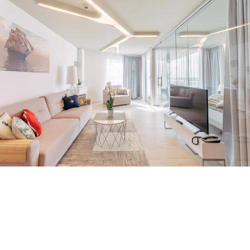 Apartament z widokiem na morze z aneksem kuchennym i basenem Ultra MARINE