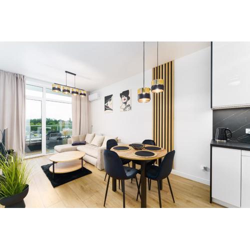 Apartament ZŁOTY Ku Morzu, 150 m od plaży USTRONIE MORSKIE, podgrzewany basen, prywatny parking, klimatyzacja, duży balkon