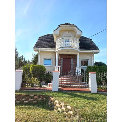 Apartamenty Junona nad morzem, w domu z ogrodem, obok Stegna i Jantar
