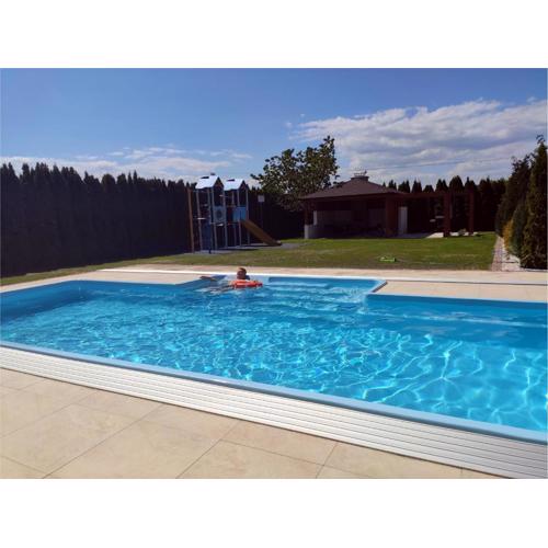 Apartamenty przy basenie blisko morza Brown