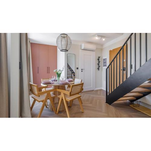 Apartamenty Sun & Snow Enklawa Krynica Morska - basen zewnętrzny sezonowy, sala zabaw, obok lasu