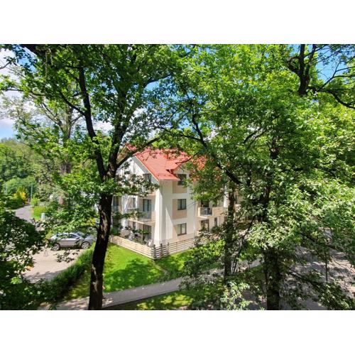 Apartamenty Sun&Fun Rezydencja Pod Dębami Nad Łomnicą 1B i 2B- blisko centrum, dworca PKP, sklepów w otoczeniu zieleni