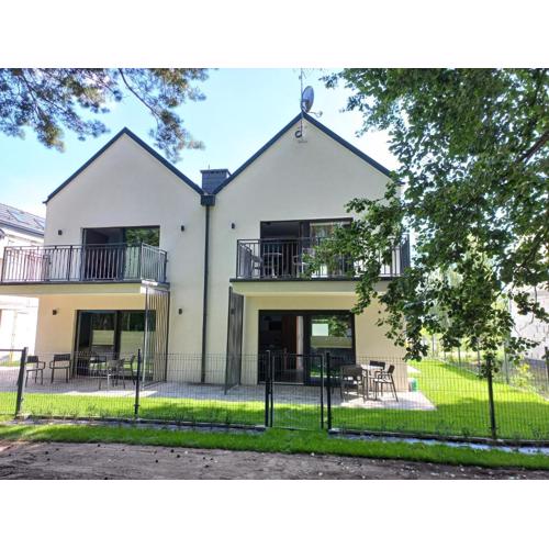 Apartamenty w sam las by KLIF Ustka - apartament na parterze z tarasem i parkingiem