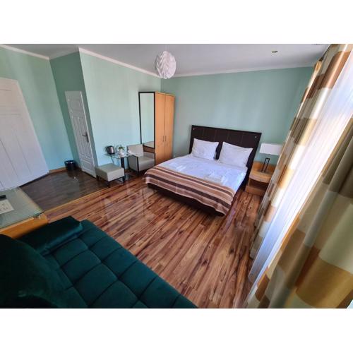 ApartHotel Katowice - Deluxe Rooms with King Beds, City Center, Free Wifi!