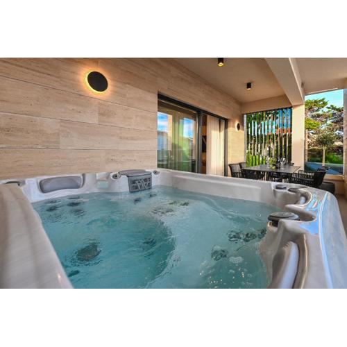 Aparthotel OLIVE with jacuzzi and breakfast