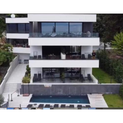 Aparthotel Villa V with heated pool