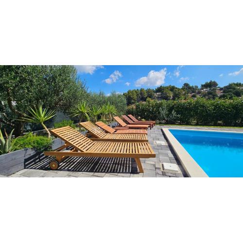 Aparthouse with pool